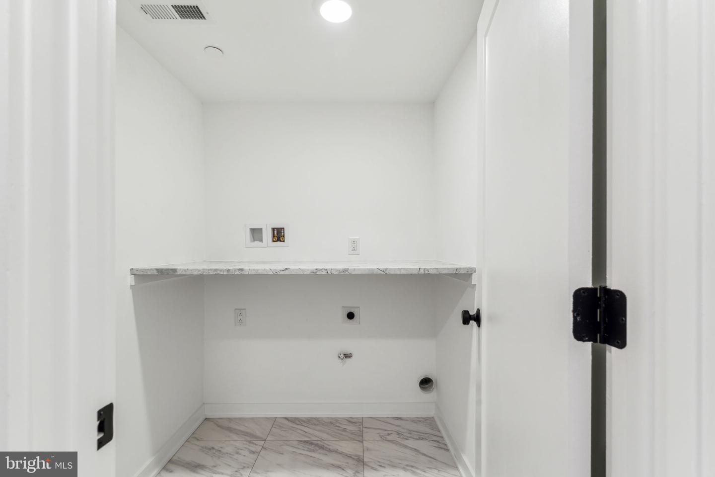 960 N Wendle Ct