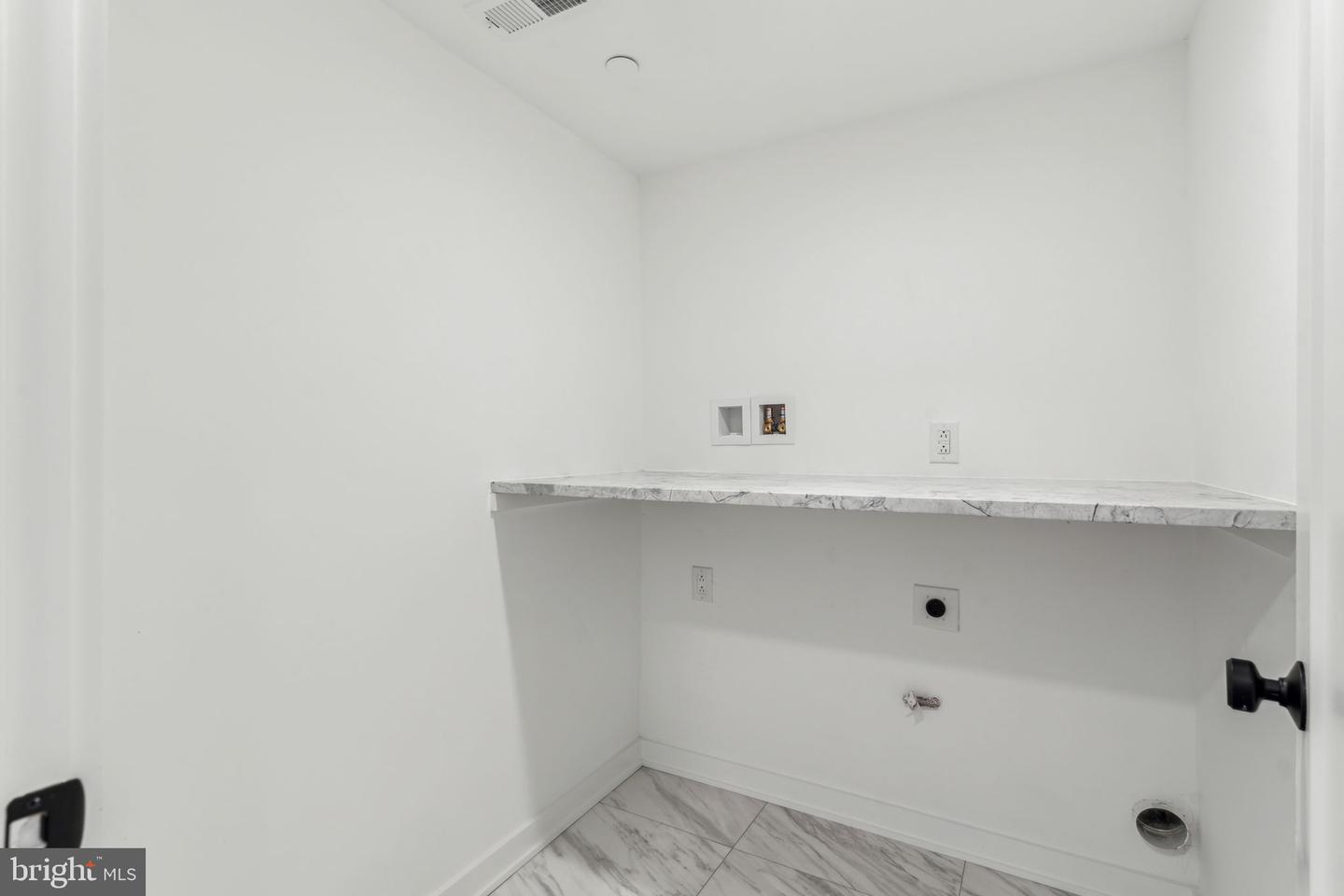 960 N Wendle Ct