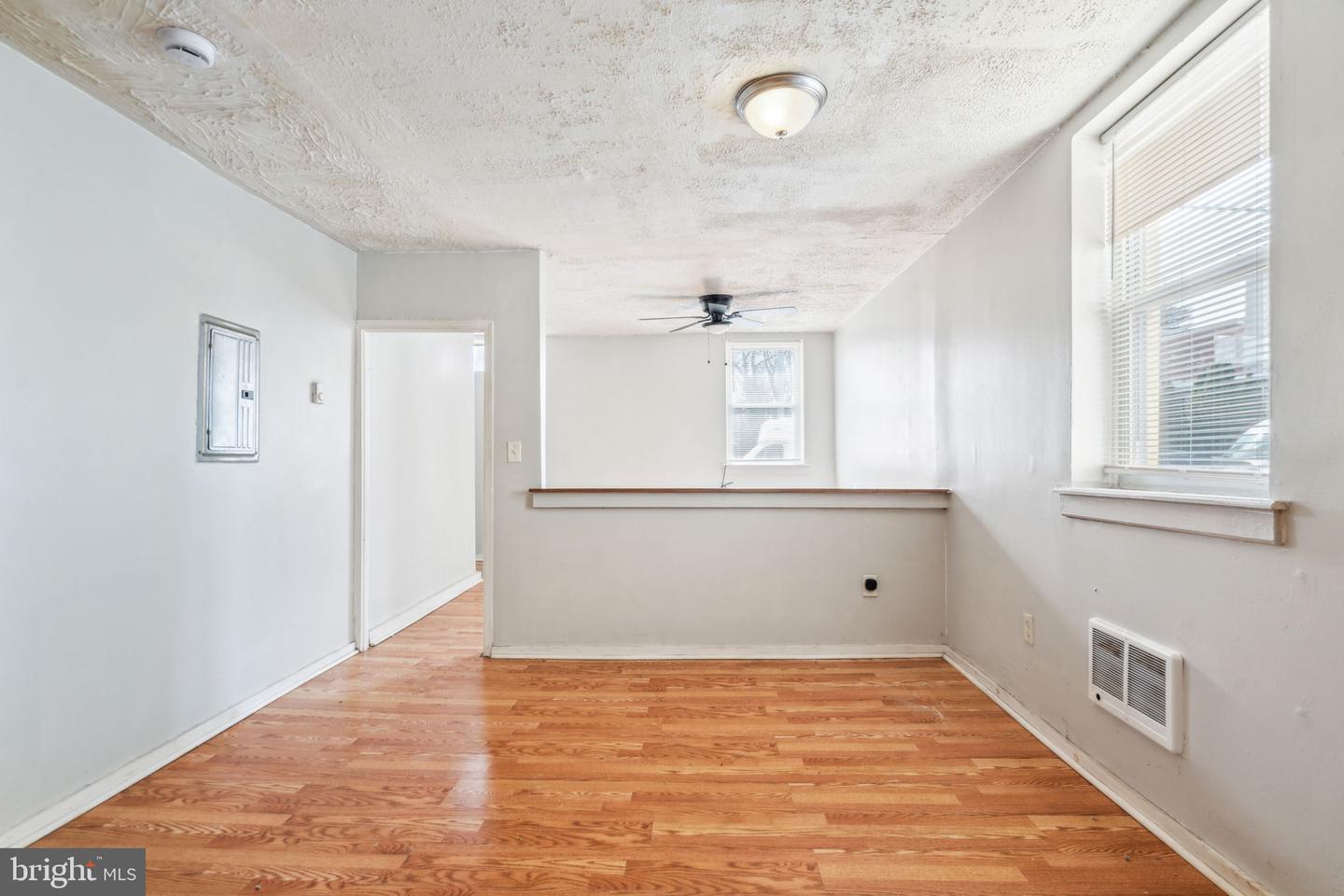 101 E Pleasant St