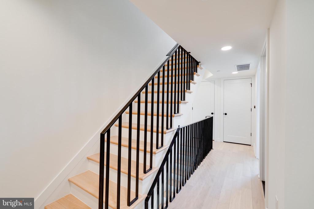 962 Wendle Ct