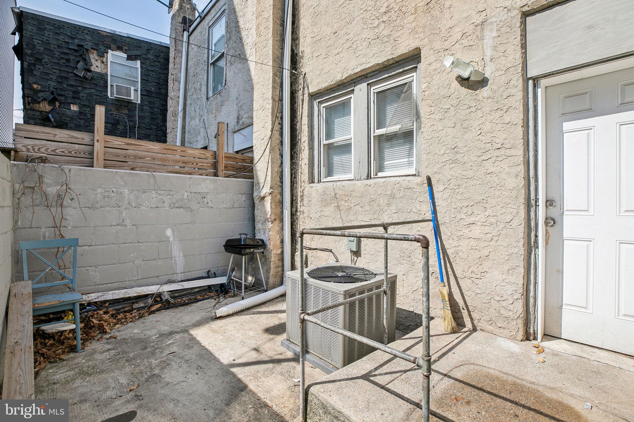 2520 Dickinson St