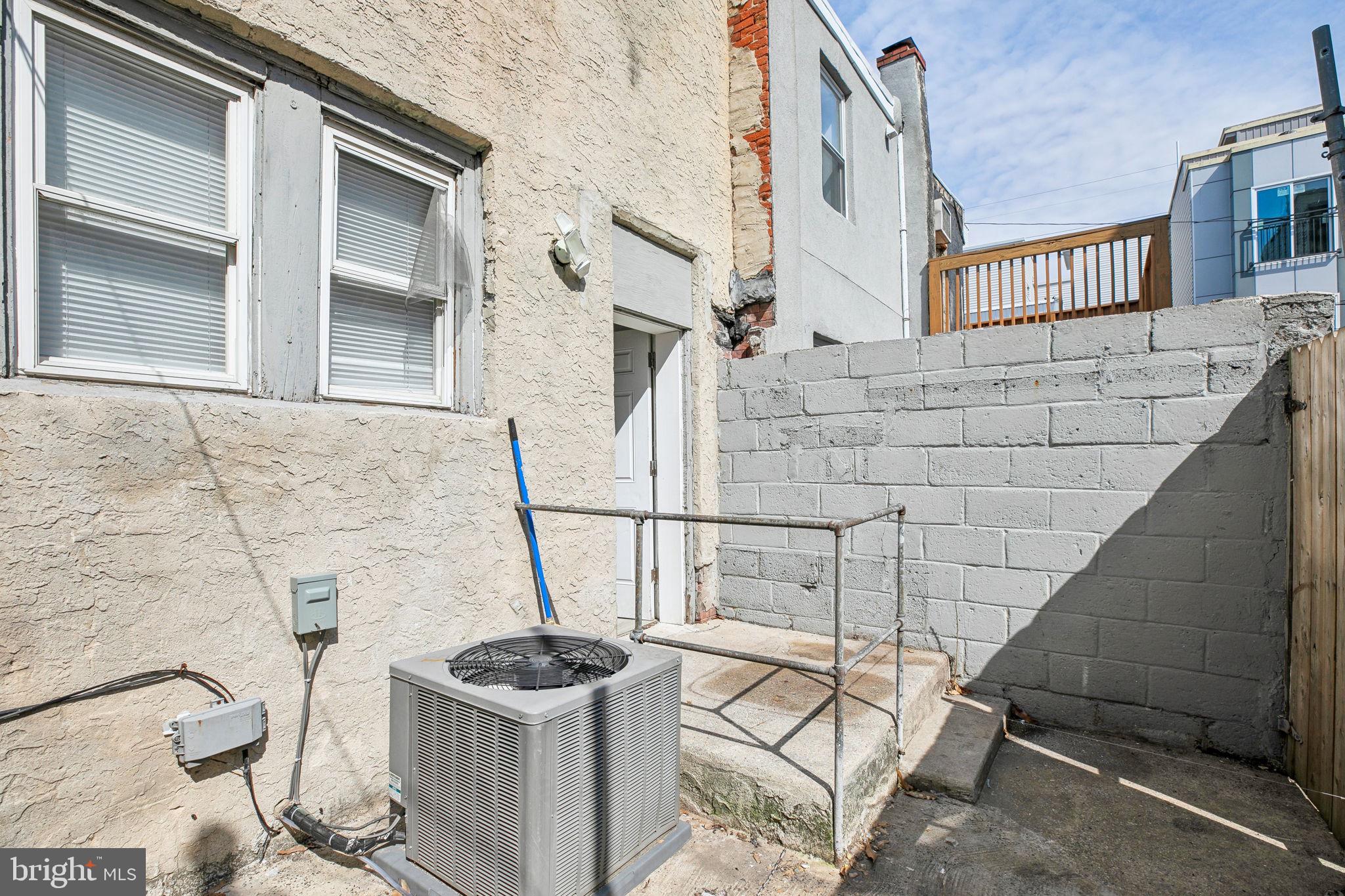 2520 Dickinson St