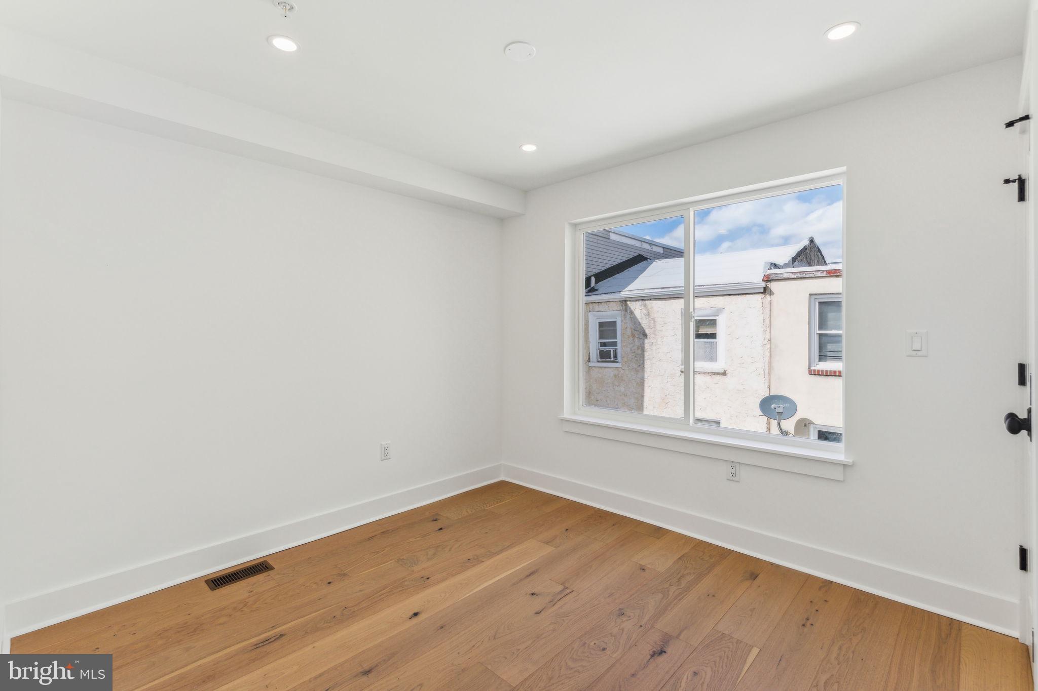 1929 W George St