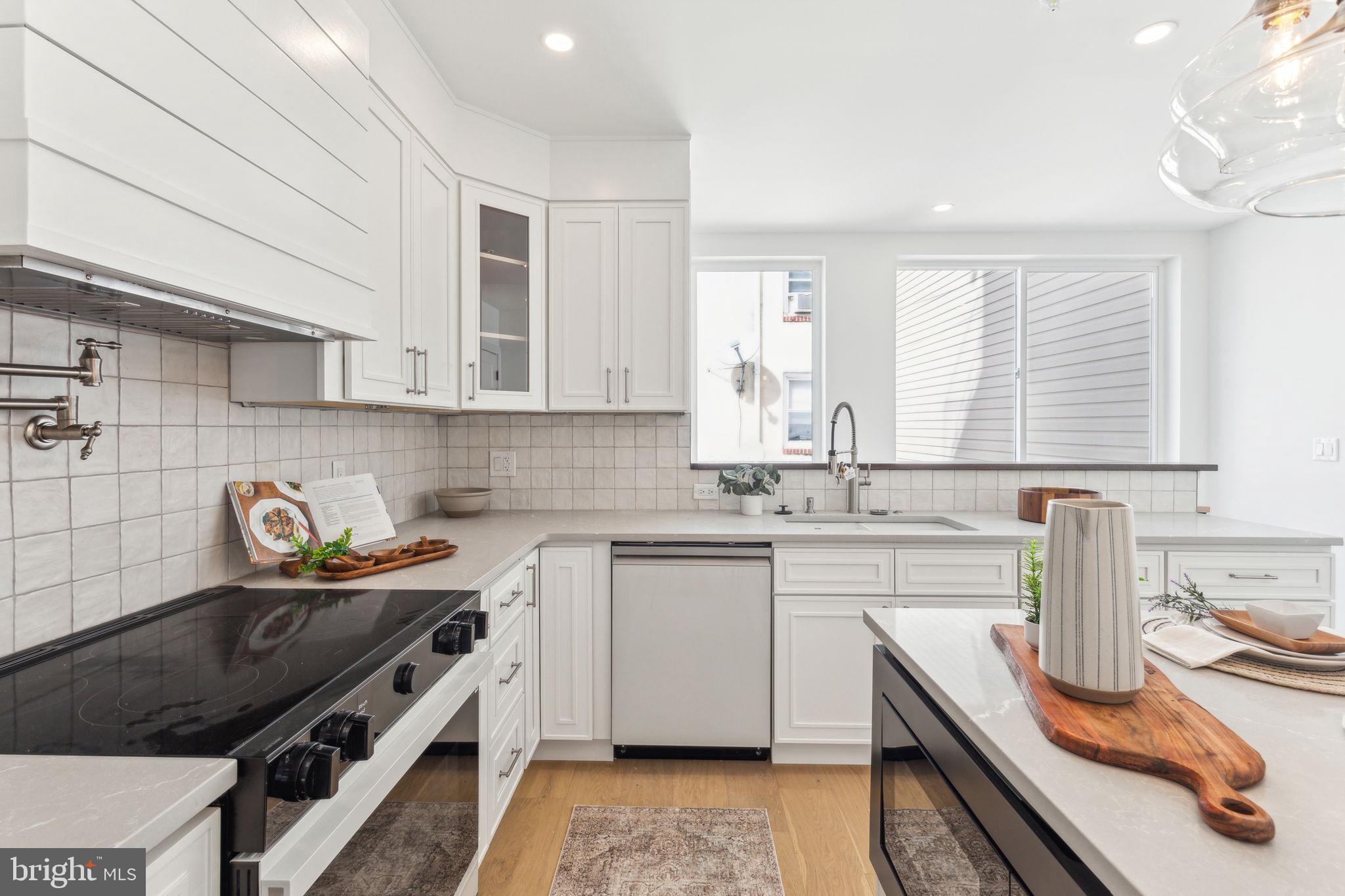 1929 W George St