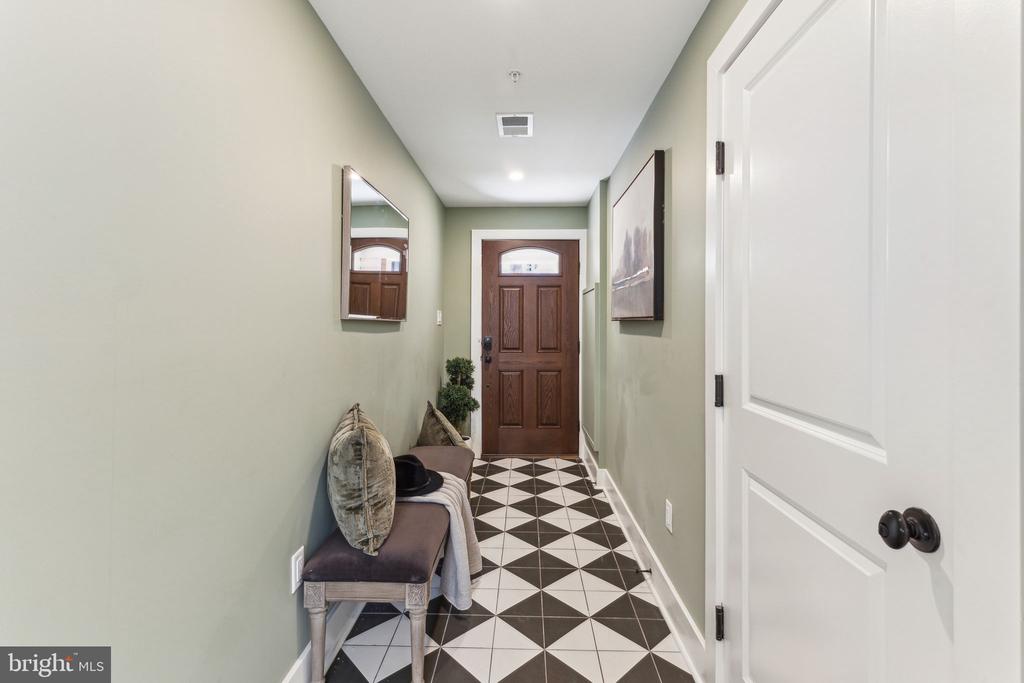 1929 W George St