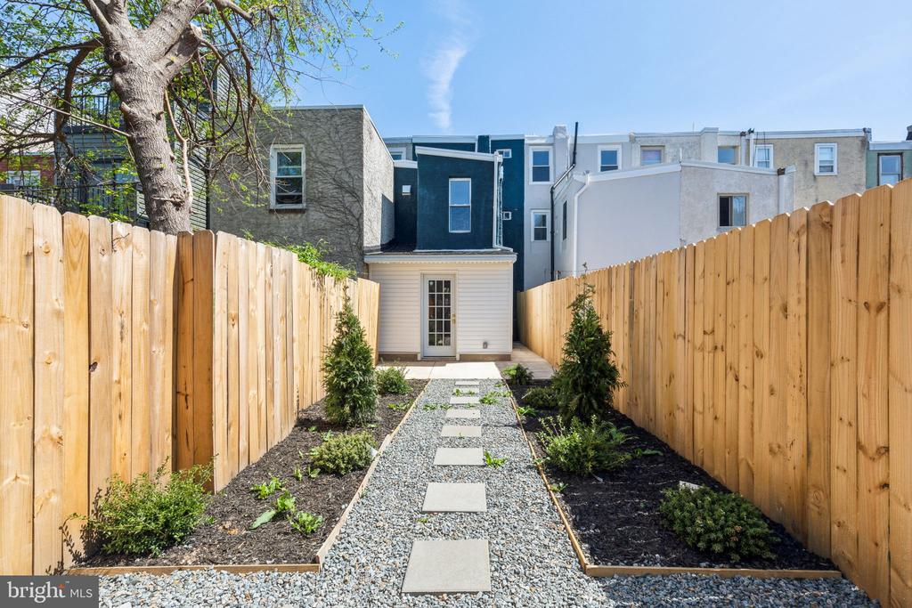 2018 E CUMBERLAND STREET