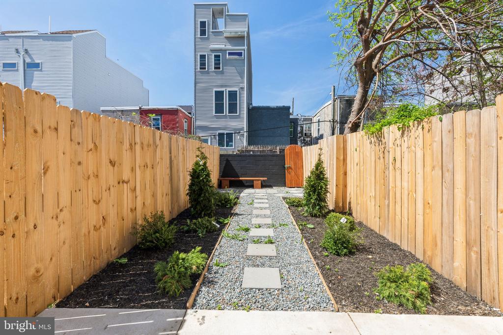 2018 E CUMBERLAND STREET
