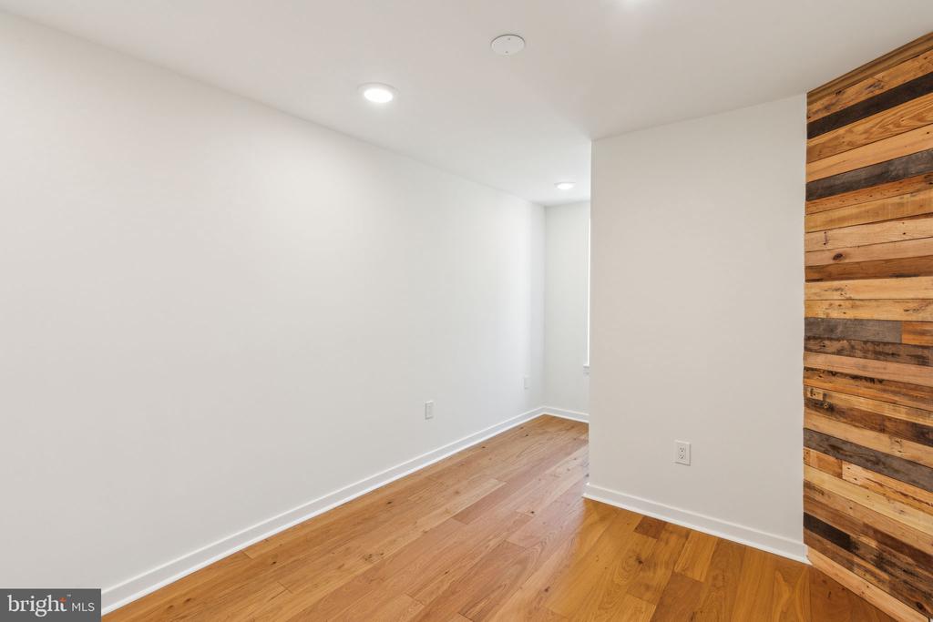 2018 E CUMBERLAND STREET