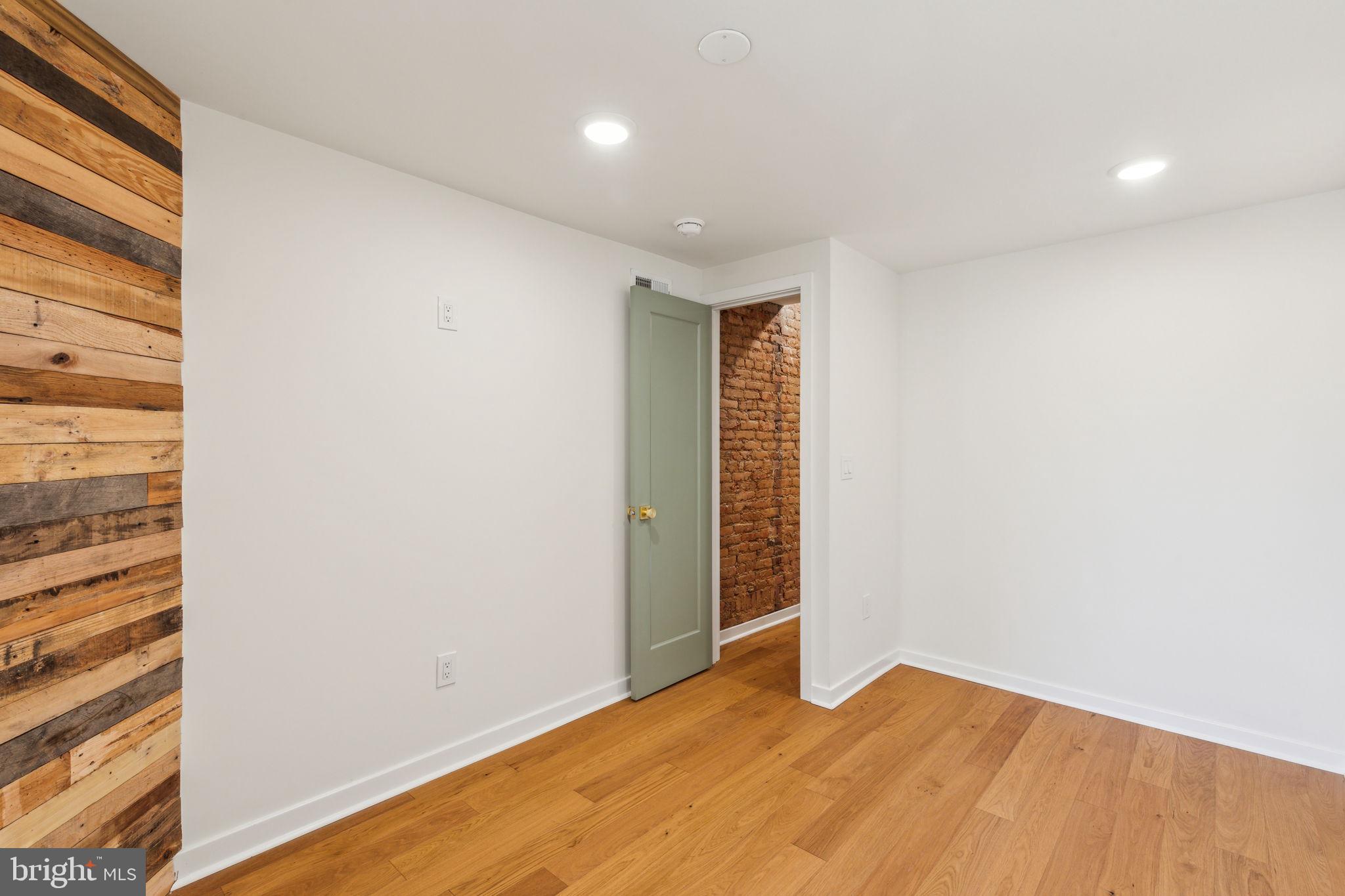 2018 E CUMBERLAND STREET