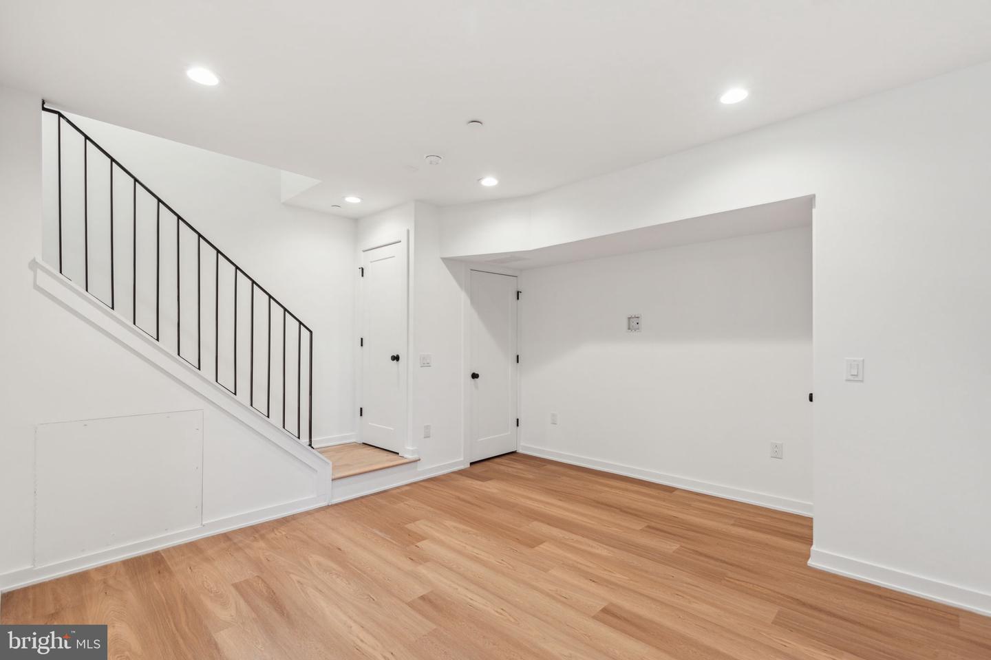 954 N Wendle Ct #11