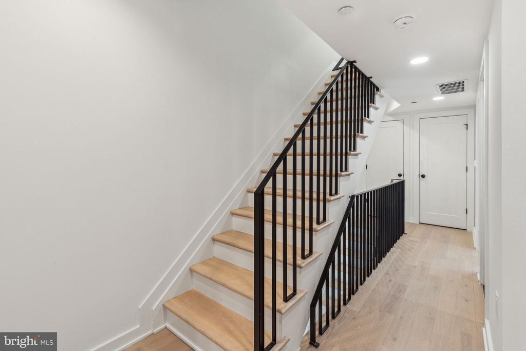 954 N Wendle Ct #11