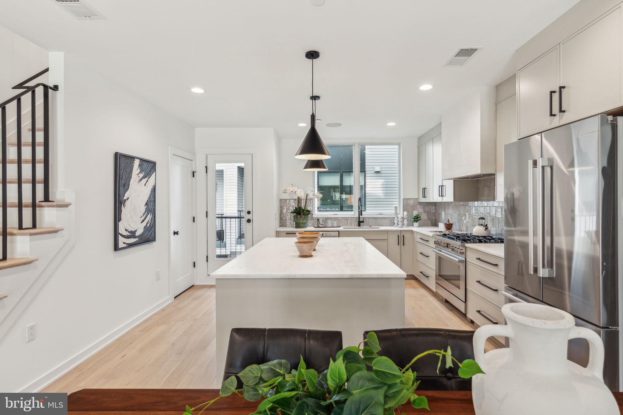 954 N Wendle Ct #11