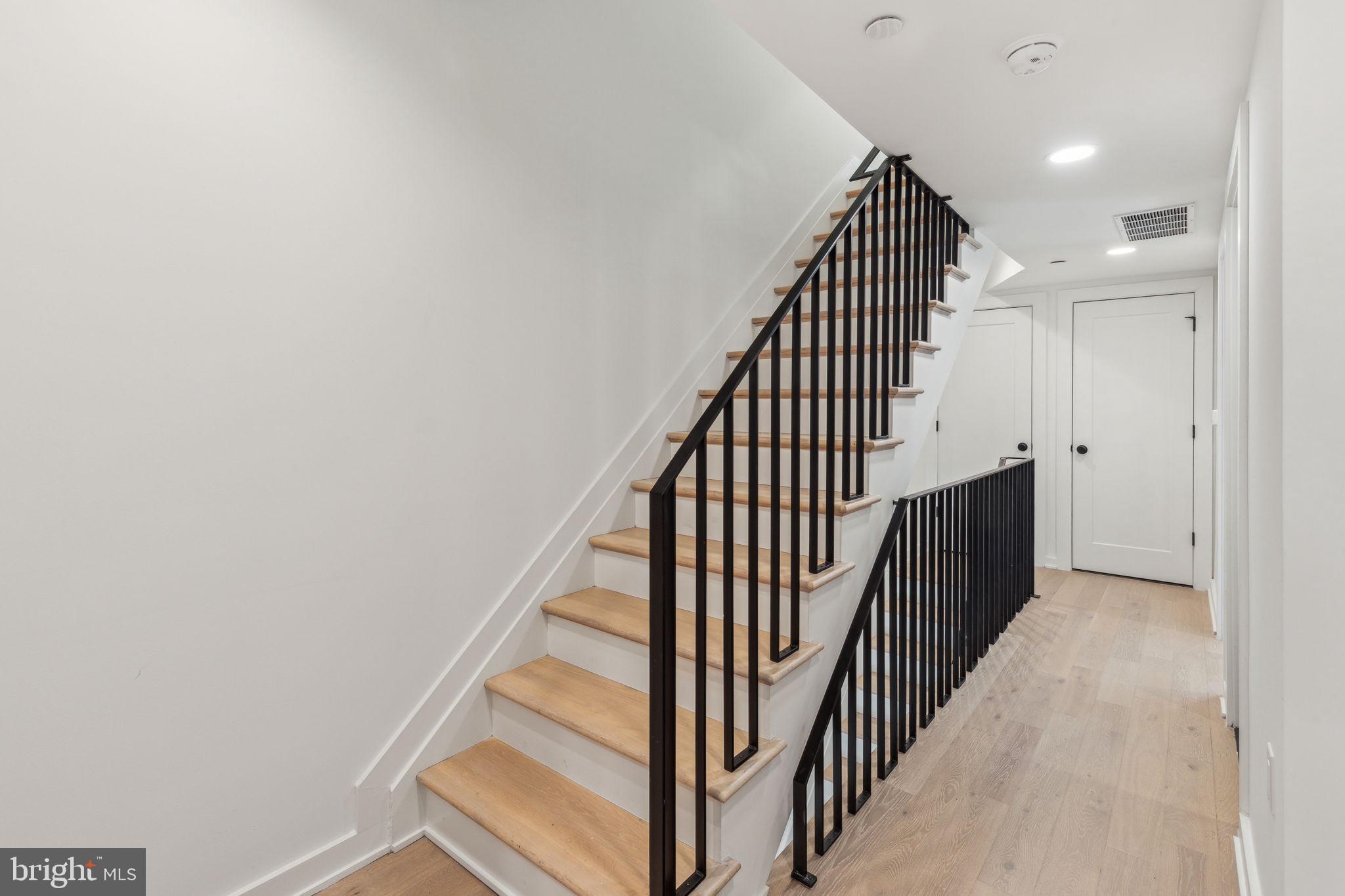 954 N Wendle Ct #11