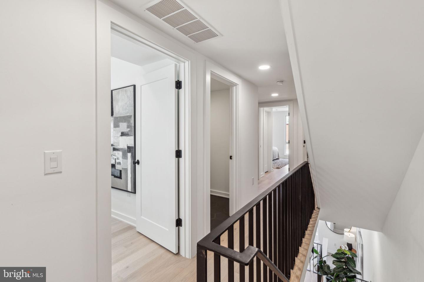 954 N Wendle Ct #11