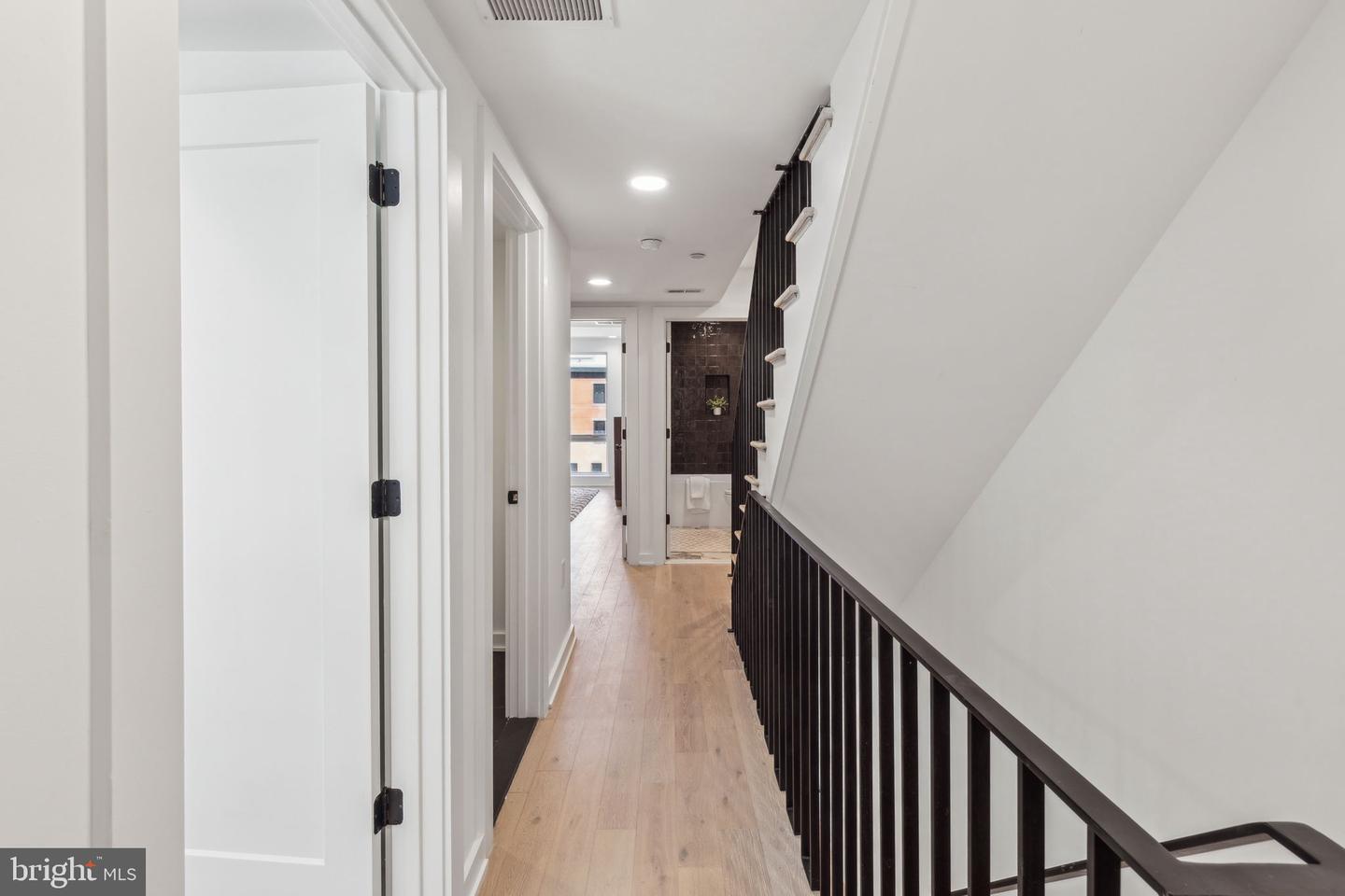 954 N Wendle Ct #11