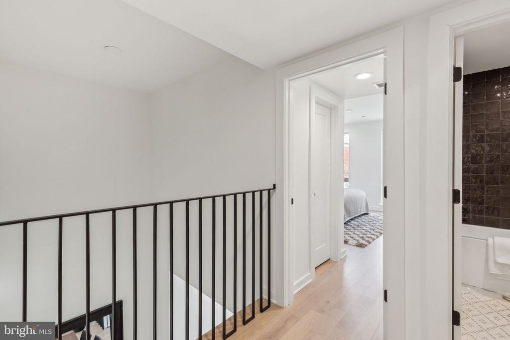 954 N Wendle Ct #11