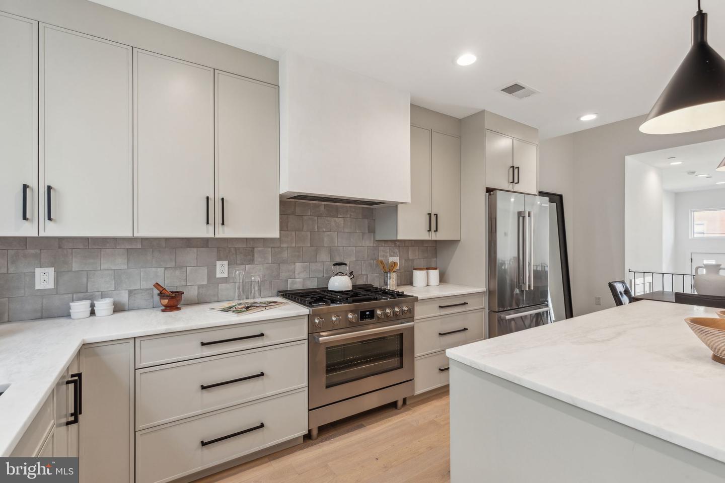 954 N Wendle Ct #11