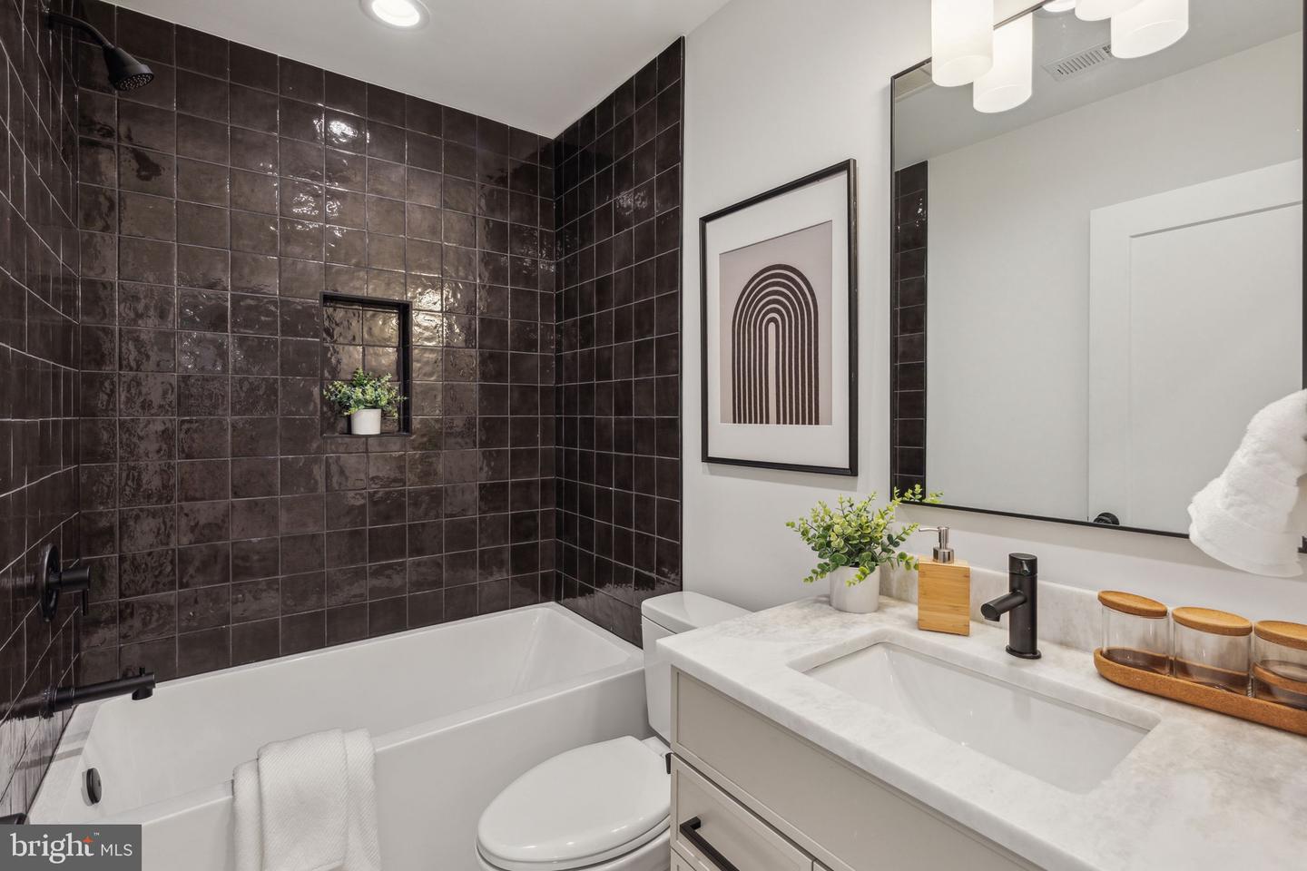 954 N Wendle Ct #11