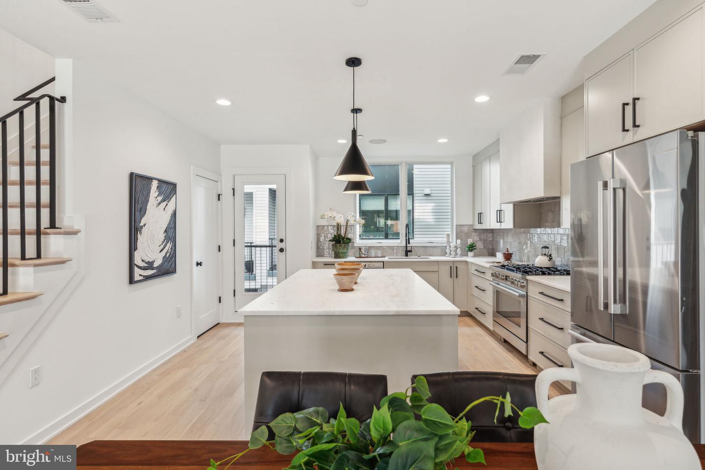 954 N Wendle Ct #11