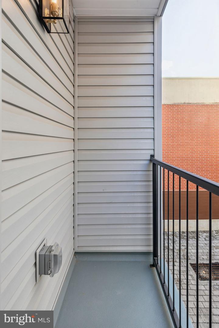 954 N Wendle Ct #11