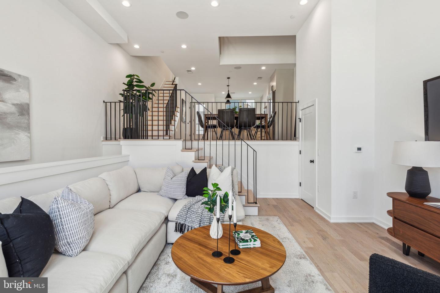 954 N Wendle Ct #11