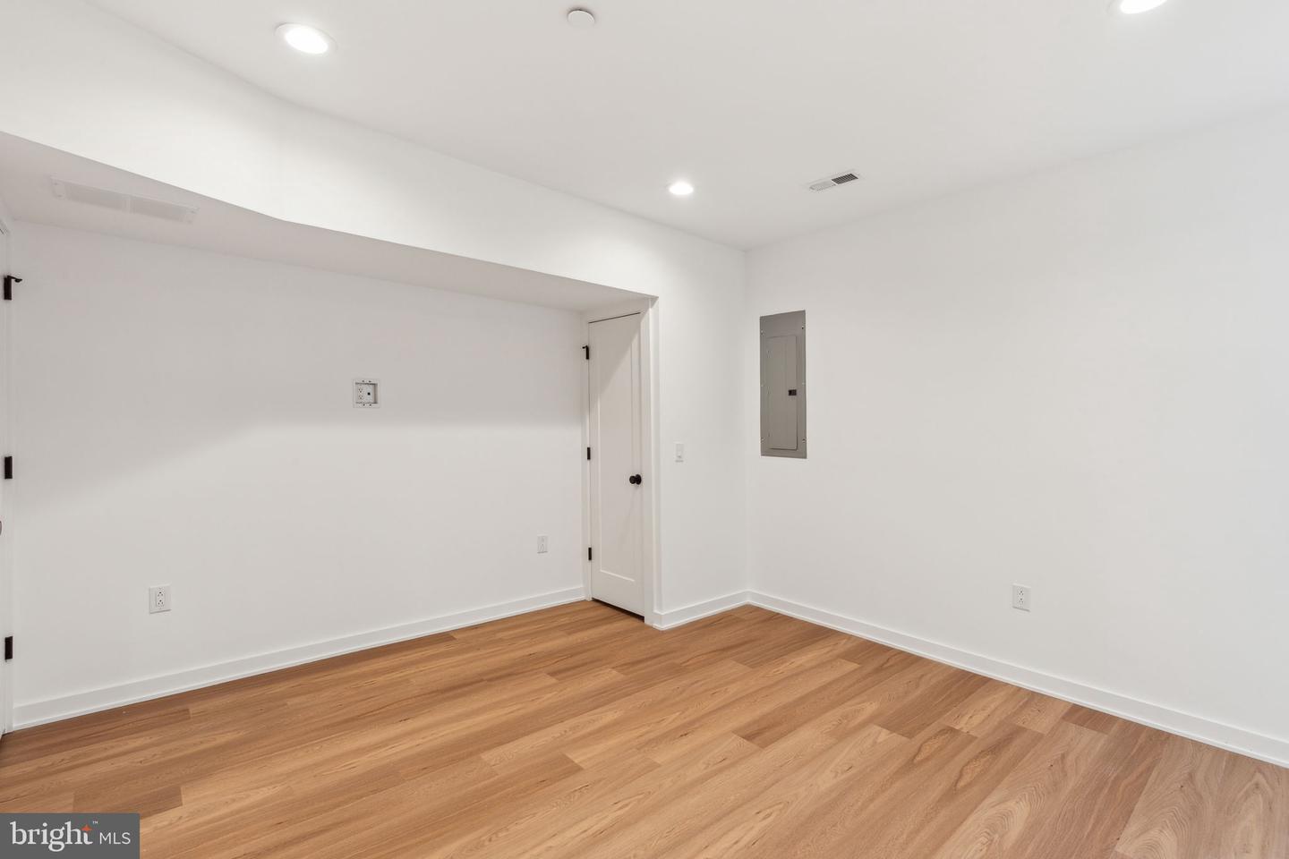 954 N Wendle Ct #11
