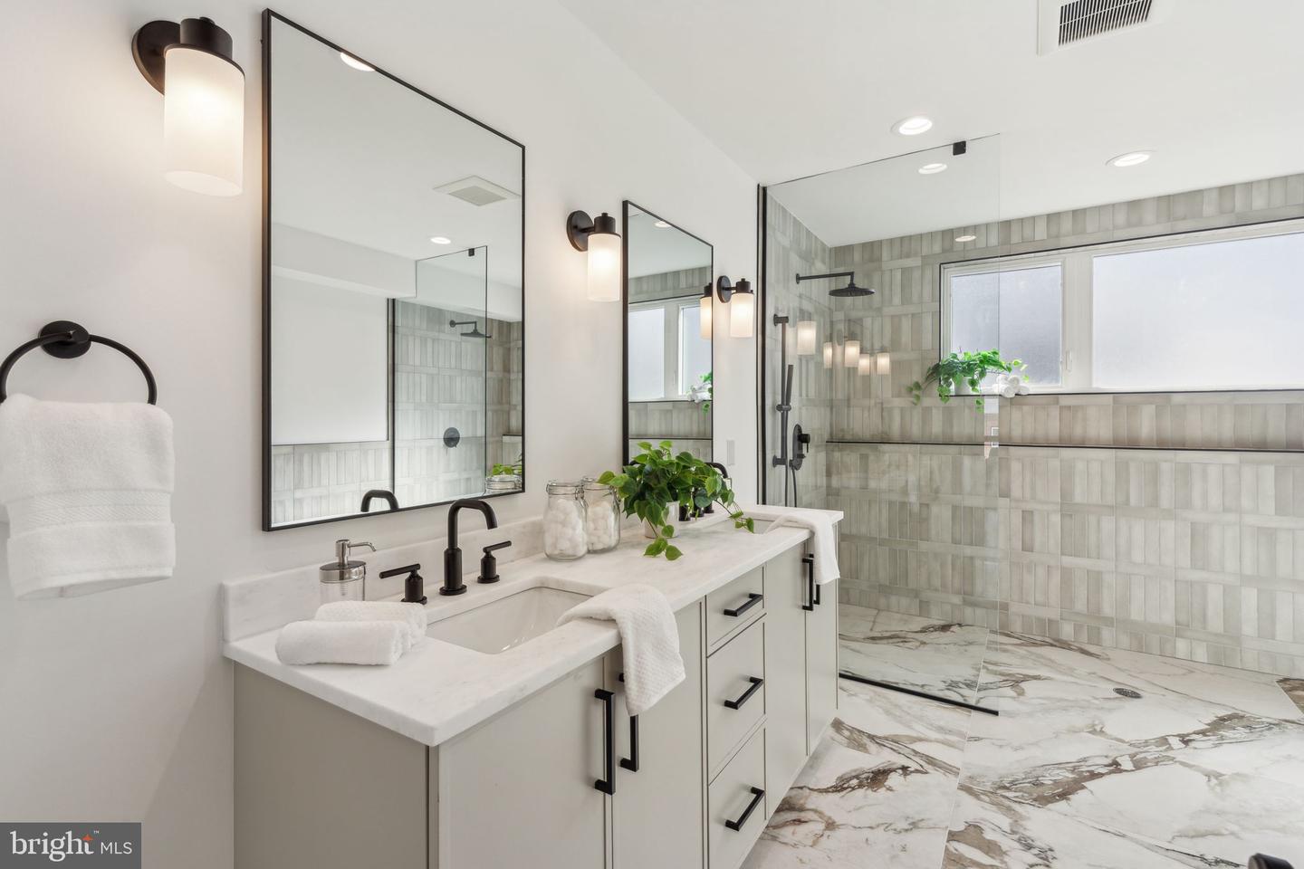 954 N Wendle Ct #11