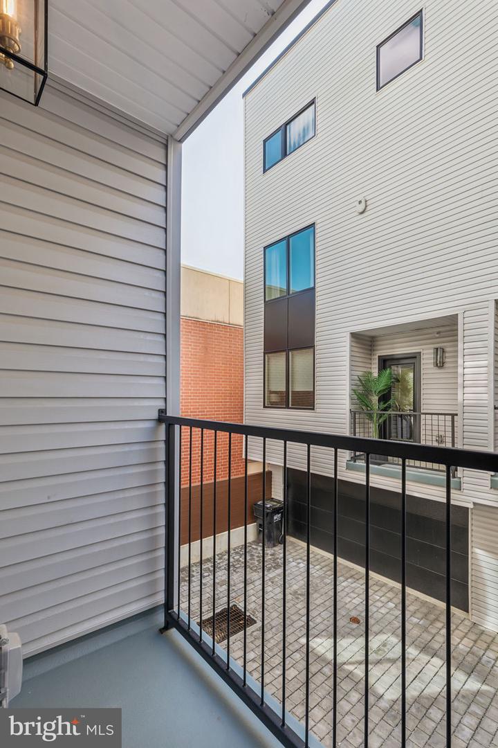 954 N Wendle Ct #11
