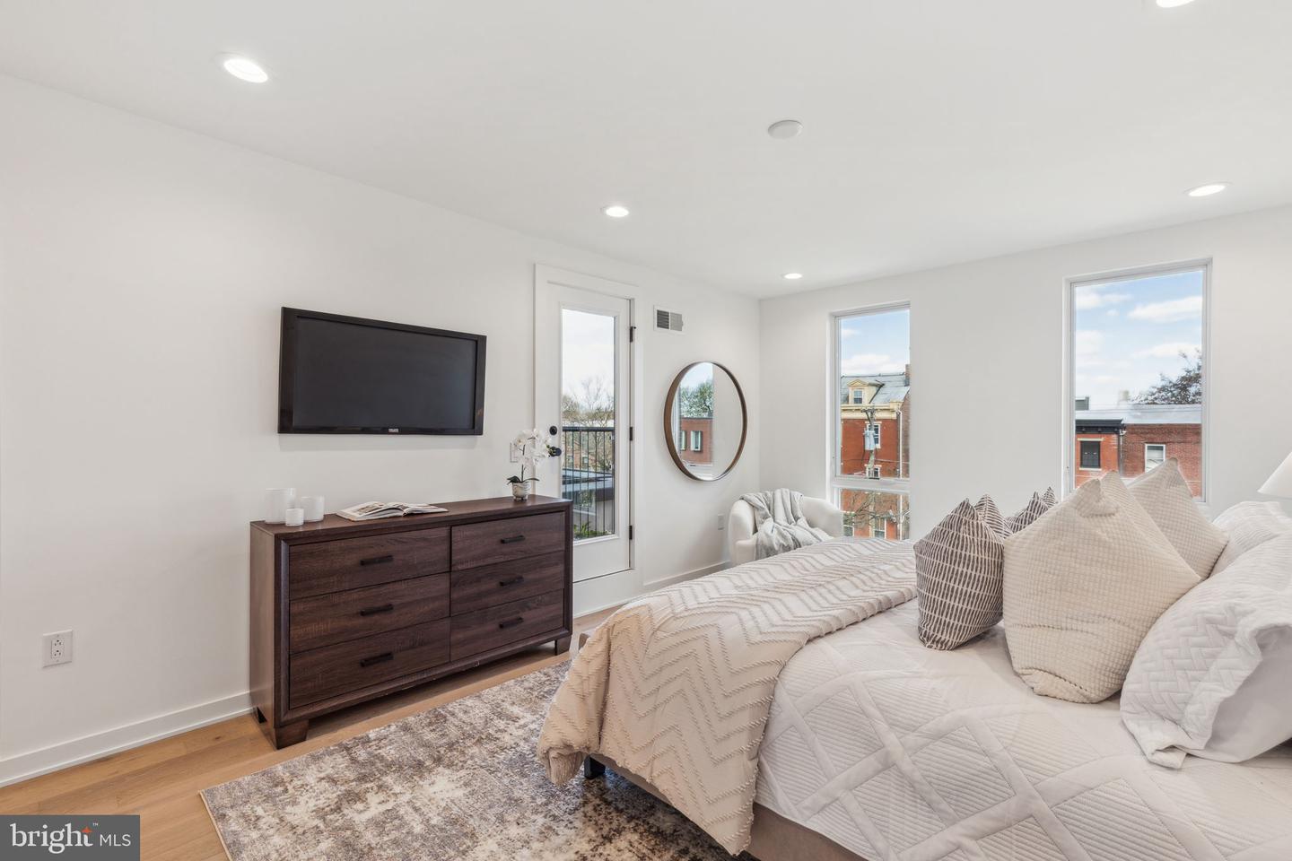 954 N Wendle Ct #11