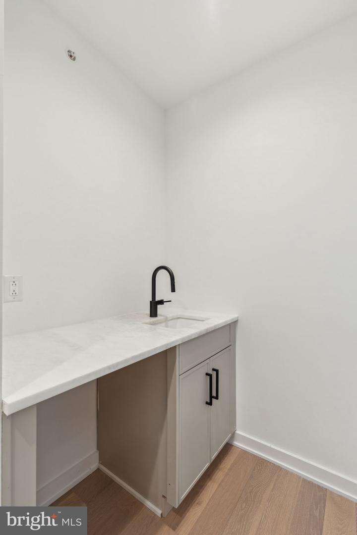 954 N Wendle Ct #11
