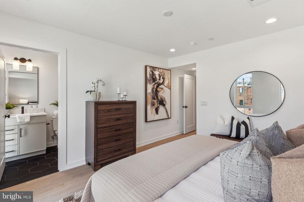 954 N Wendle Ct #11