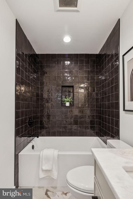 954 N Wendle Ct #11