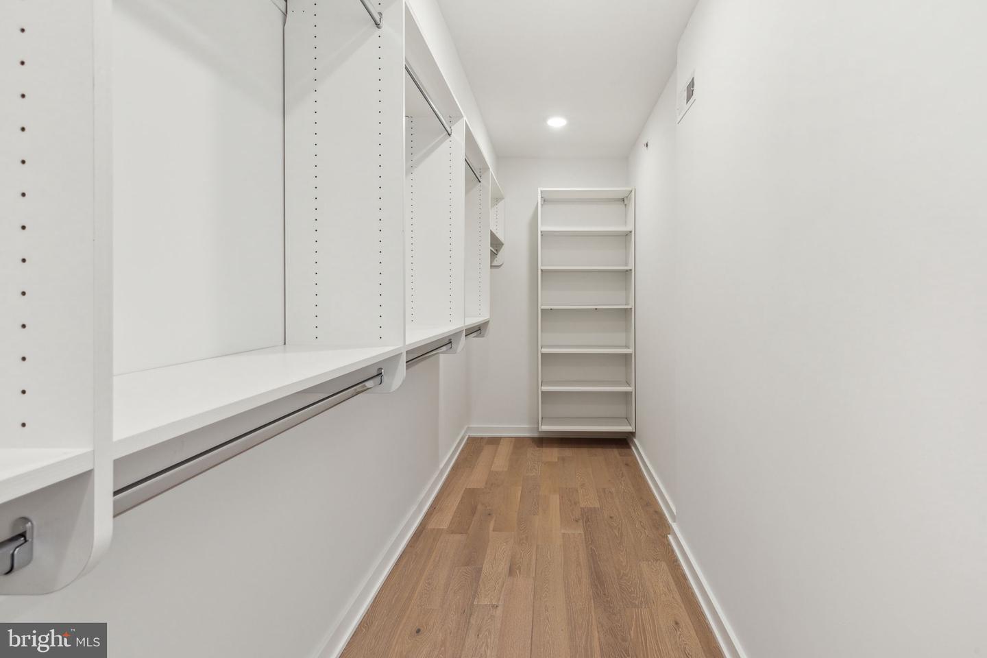 954 N Wendle Ct #11