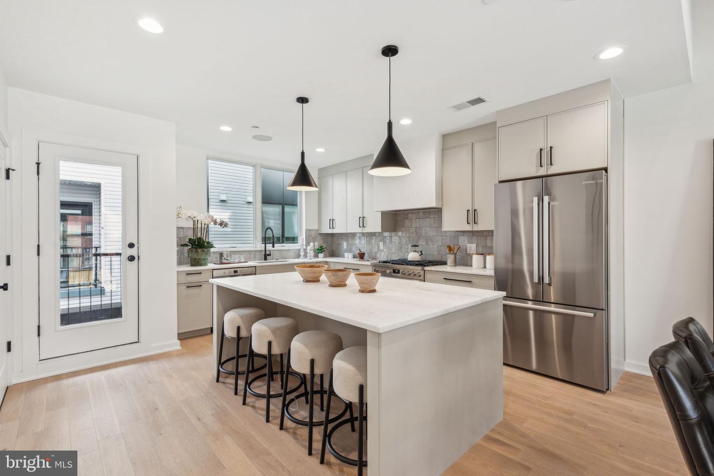 954 N Wendle Ct #11