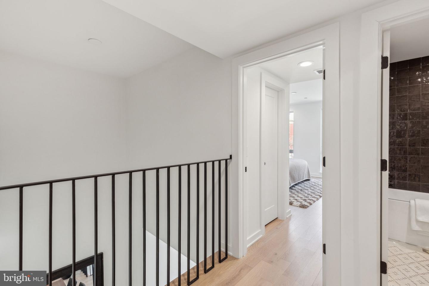 954 N Wendle Ct #11