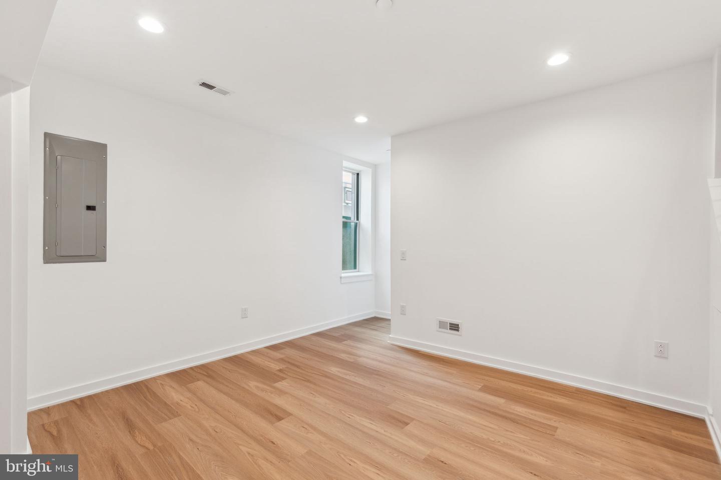 954 N Wendle Ct #11
