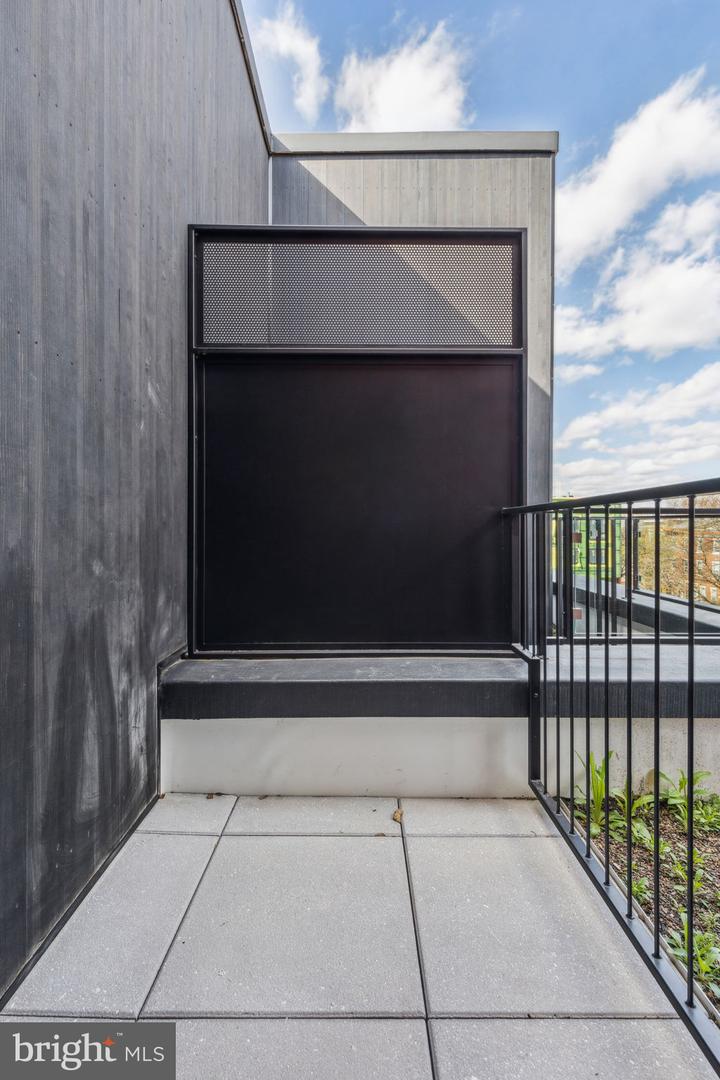 954 N Wendle Ct #11