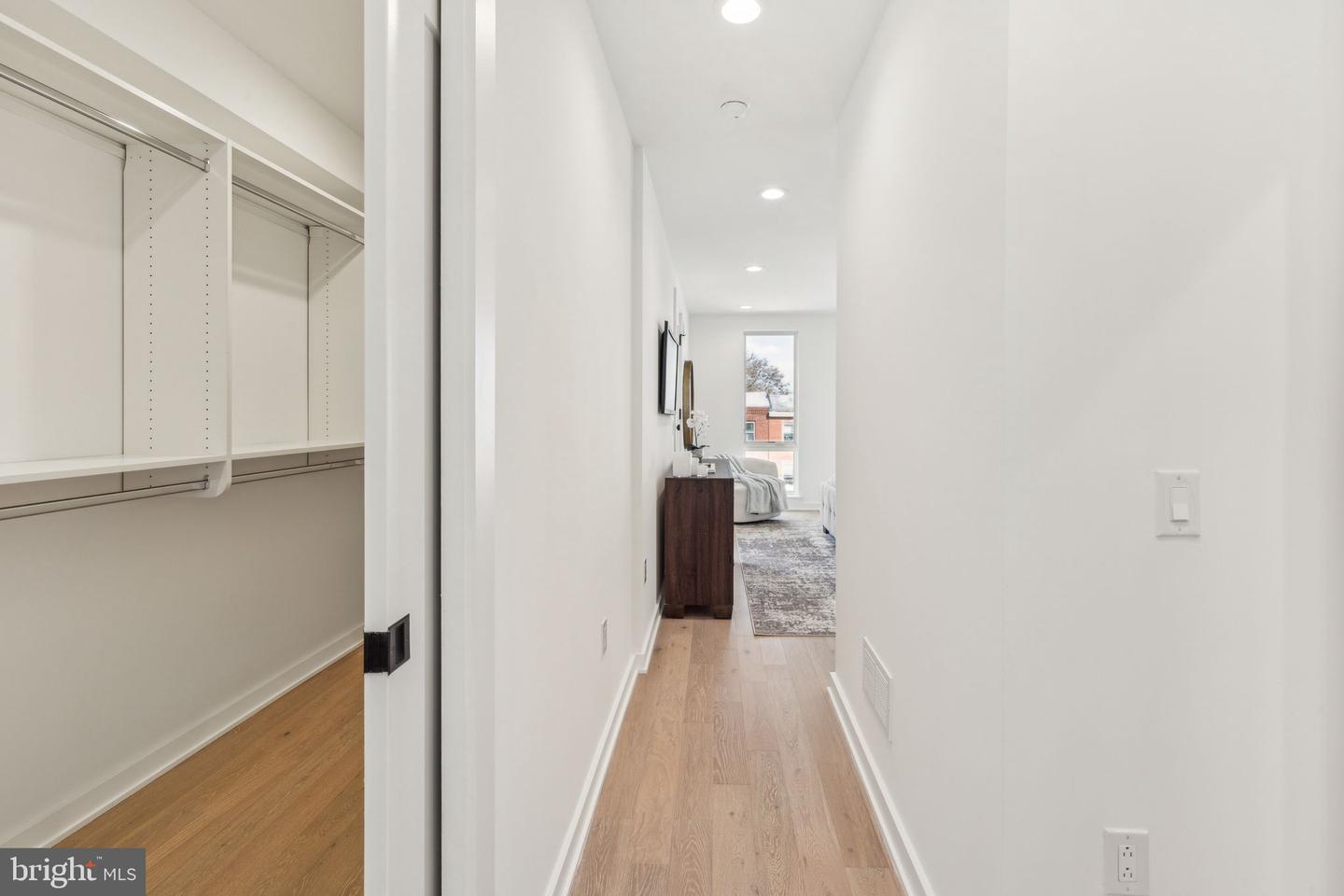954 N Wendle Ct #11