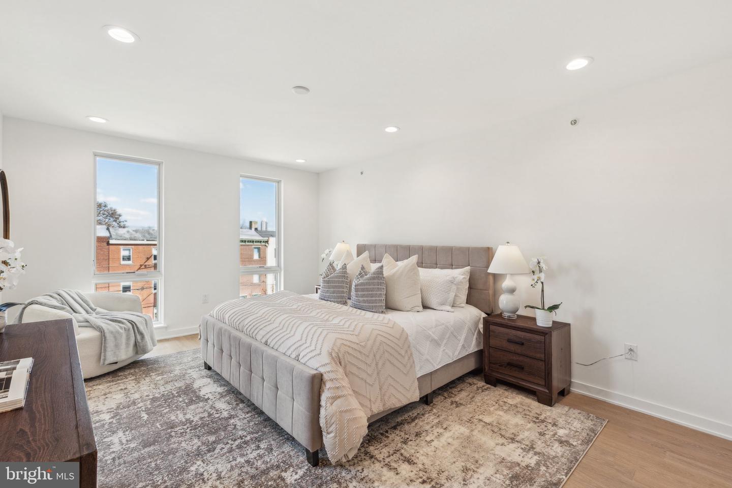 954 N Wendle Ct #11