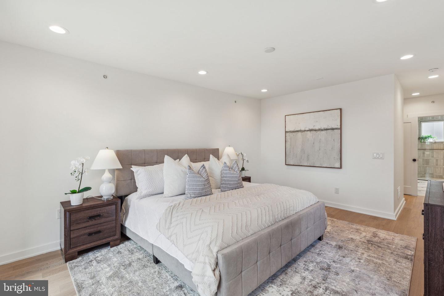 954 N Wendle Ct #11