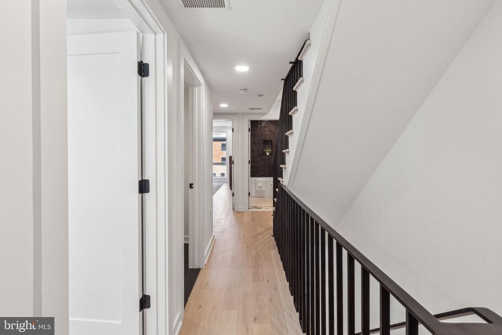 954 N Wendle Ct #11