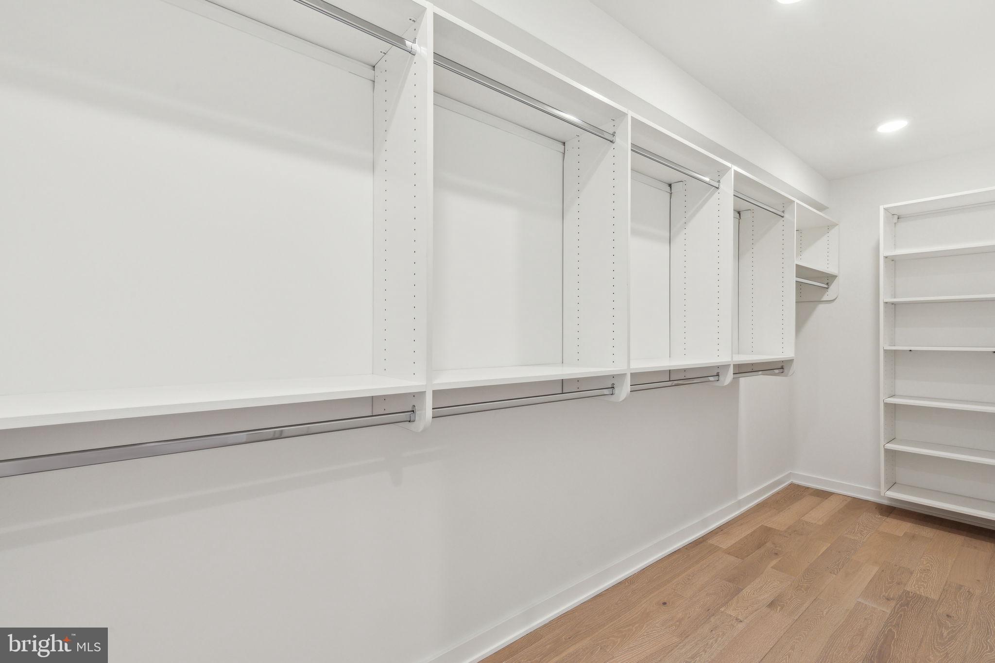 954 N Wendle Ct #11