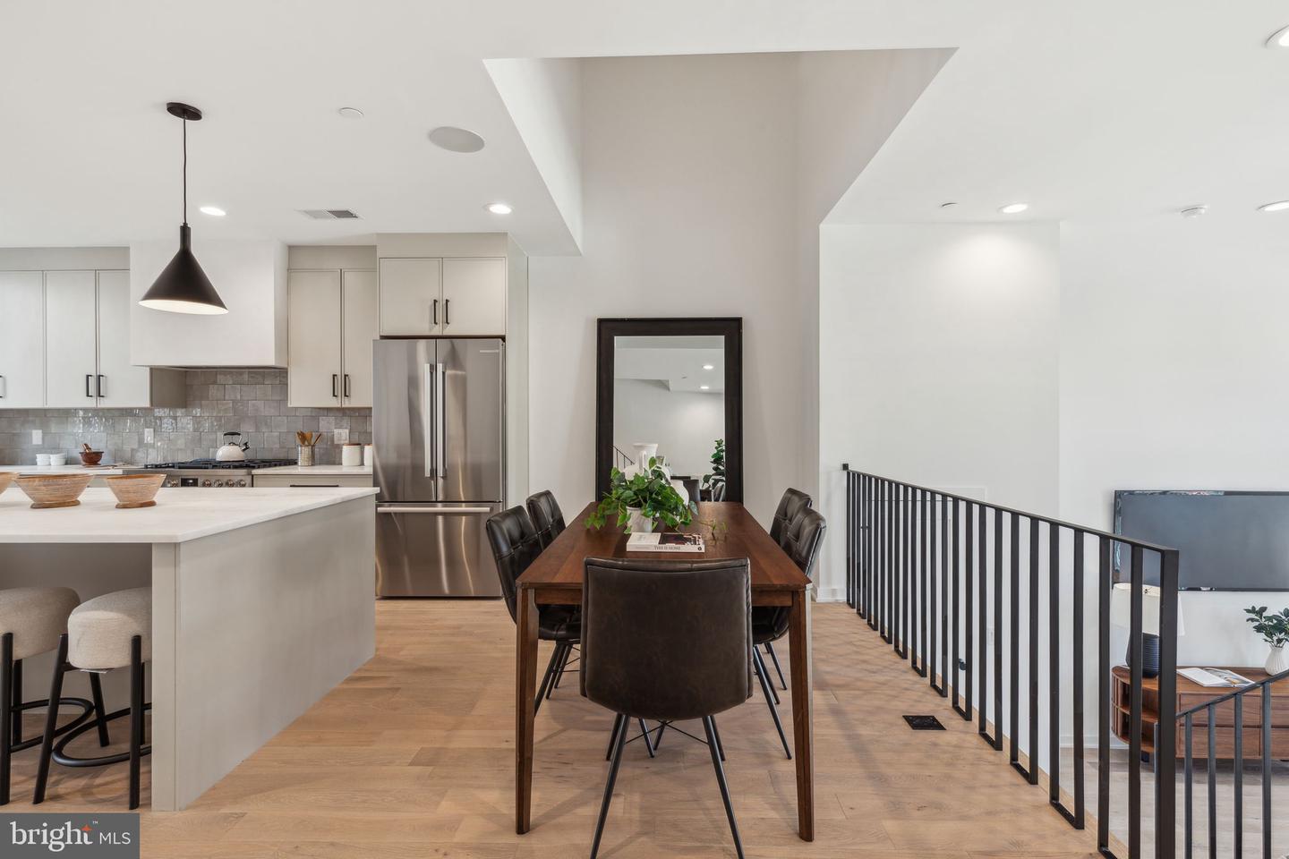954 N Wendle Ct #11