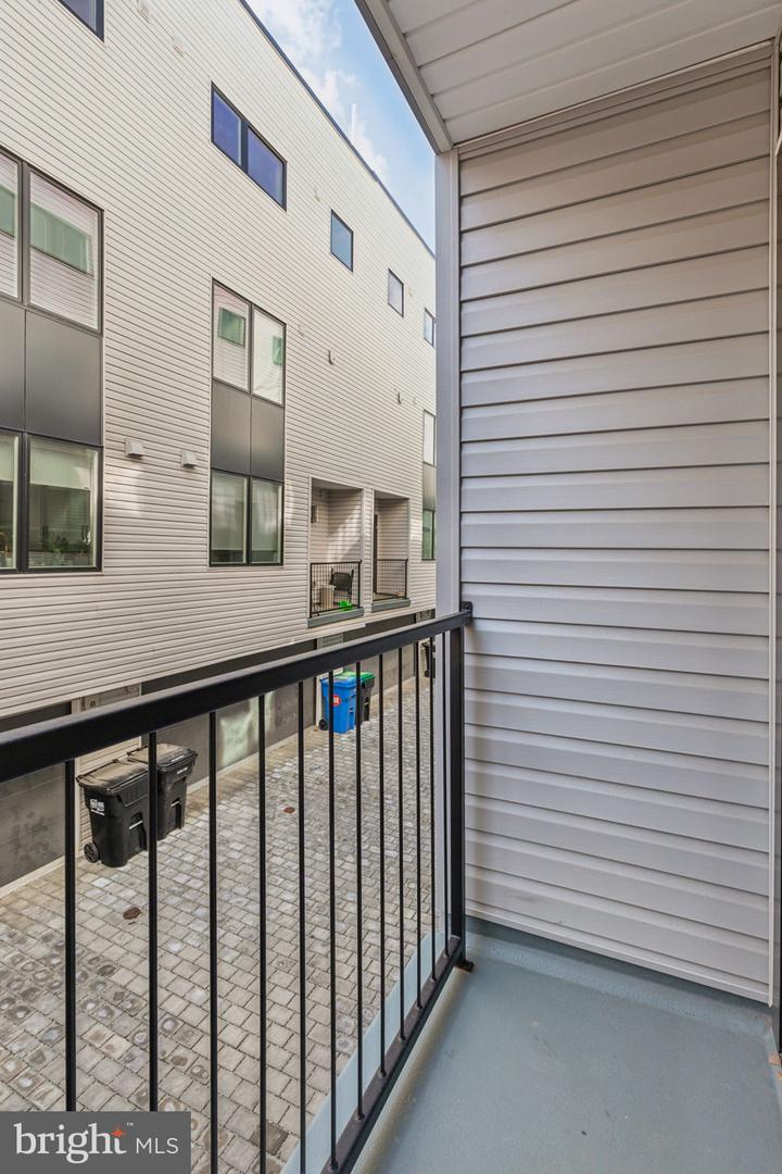 954 N Wendle Ct #11