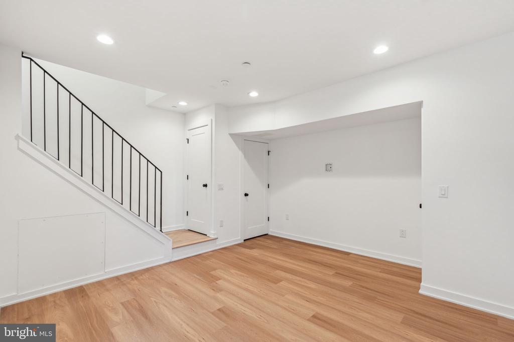 954 N Wendle Ct #11