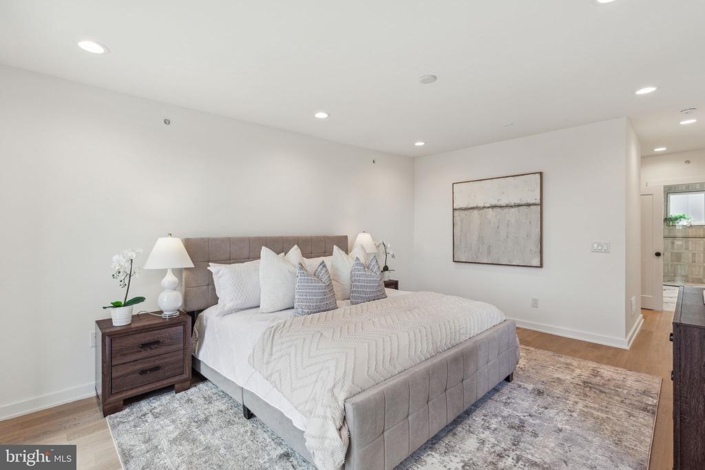 954 N Wendle Ct #11