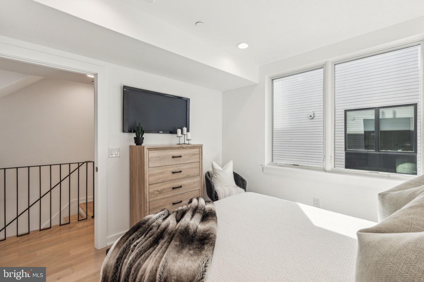 954 N Wendle Ct #11