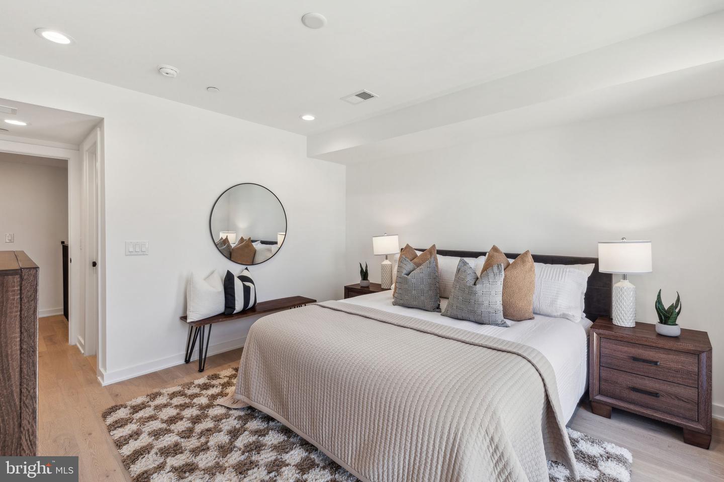 954 N Wendle Ct #11