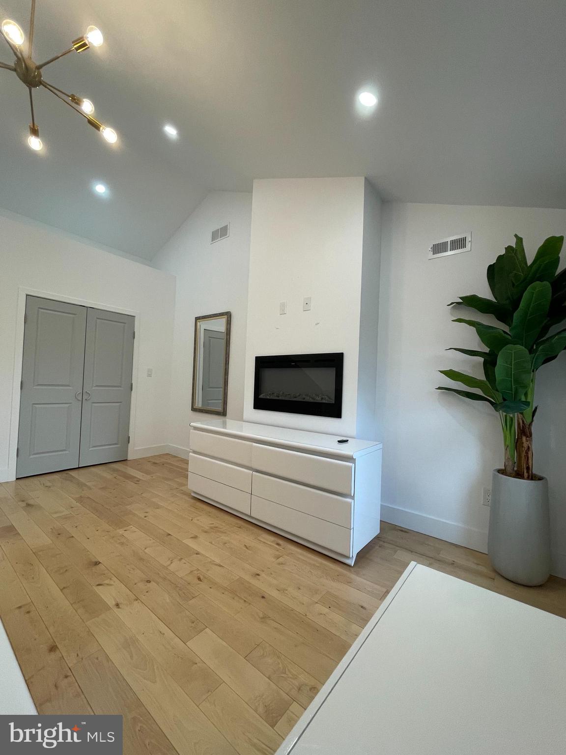1205 S 4TH ST #2