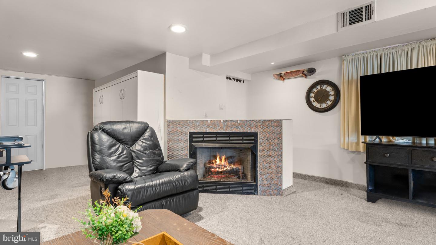 3318 Fairdale Rd